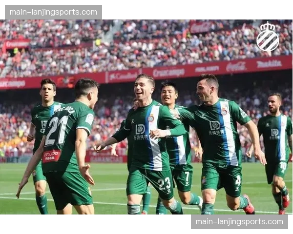 瓦伦西亚客场逆转塞尔塔，脱离降级区现保级曙光