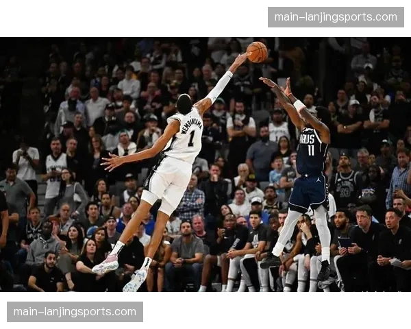 文班亚马攻防两端战术轴心化 马刺防守体系以其护筐半径为核心构建 文班亚马攻防两端战术轴心化 马刺防守体系以其护筐半径为核心构建